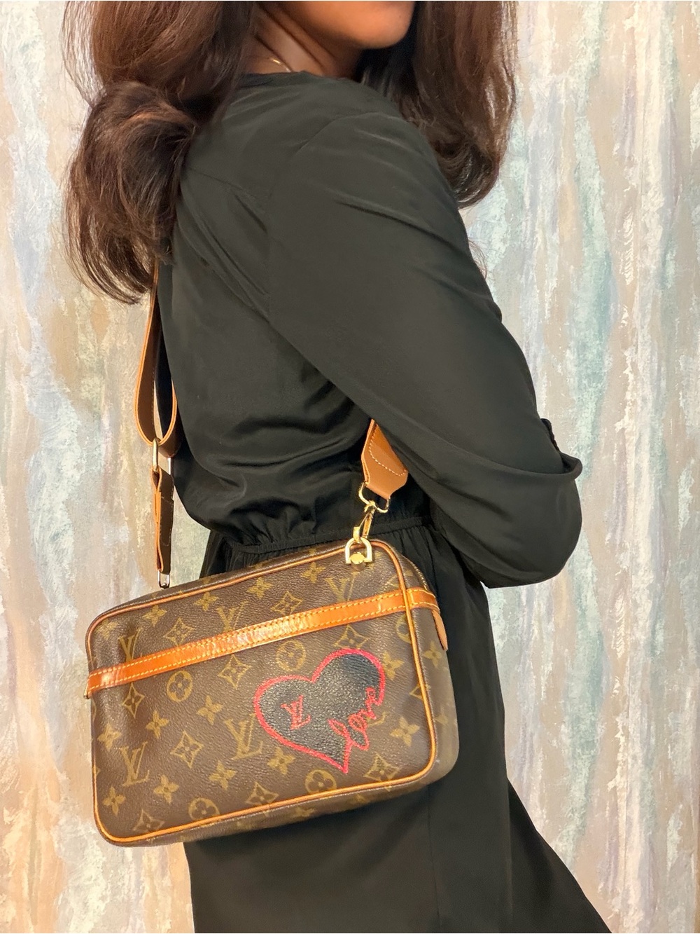 Louis Vuitton Brown Monogram painted Crossbody - Picture 3 of 15